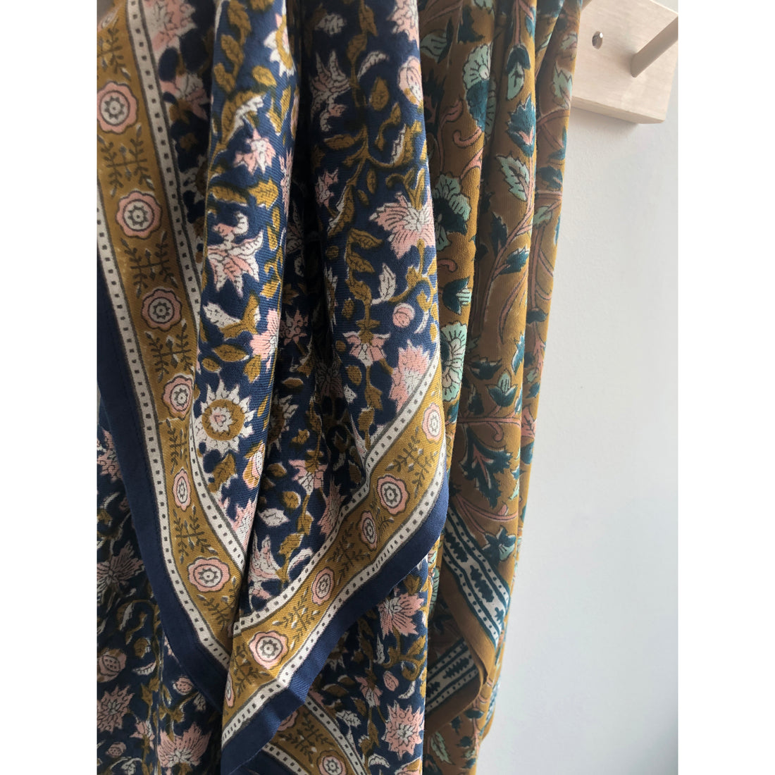 bonheur-du-jour-paris-girl-scarf-honey-unique-bdj-adult-tamaris-ho-unique- (5)