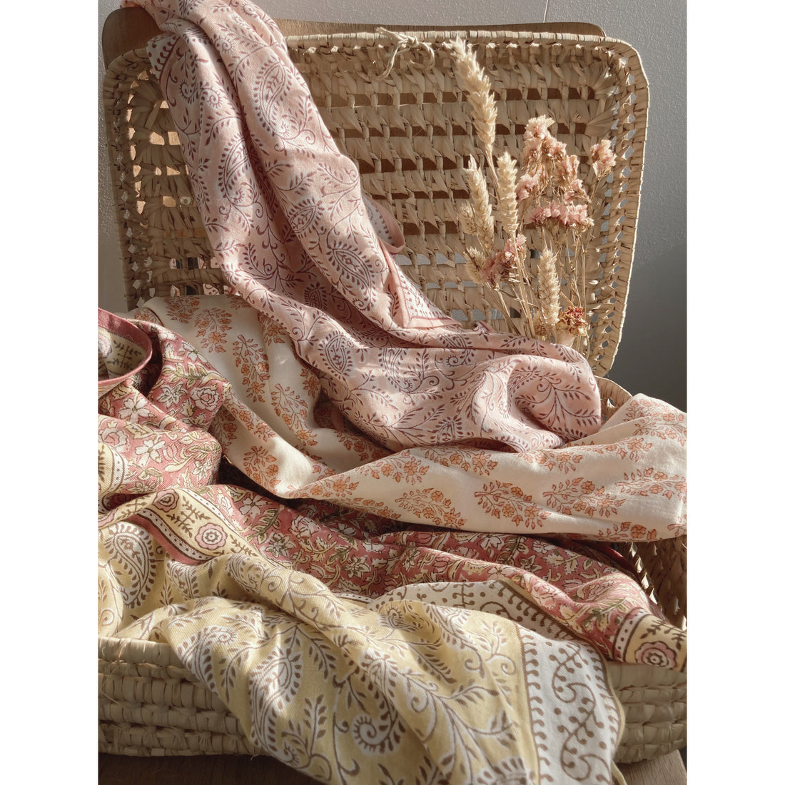 bonheur-du-jour-paris-girl-scarf-raspberry-unique-bdj-adult-absynthe-ra-unique- (14)