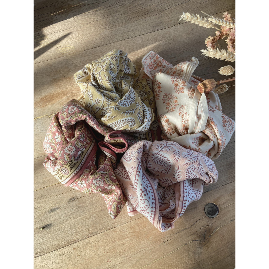 bonheur-du-jour-paris-girl-scarf-raspberry-unique-bdj-adult-absynthe-ra-unique- (20)