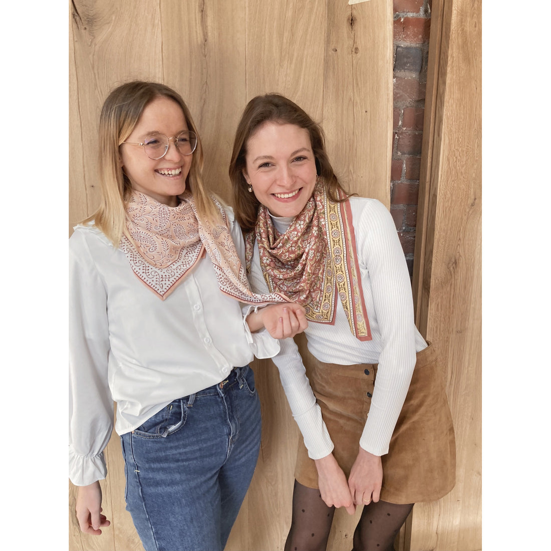 bonheur-du-jour-paris-girl-scarf-raspberry-unique-bdj-adult-absynthe-ra-unique- (8)