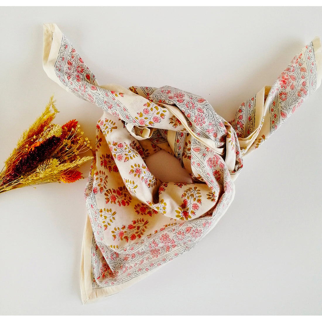 bonheur-du-jour-paris-girl-scarf-rosee-unique-bdj-adult-primrose-ro-unique- (4)