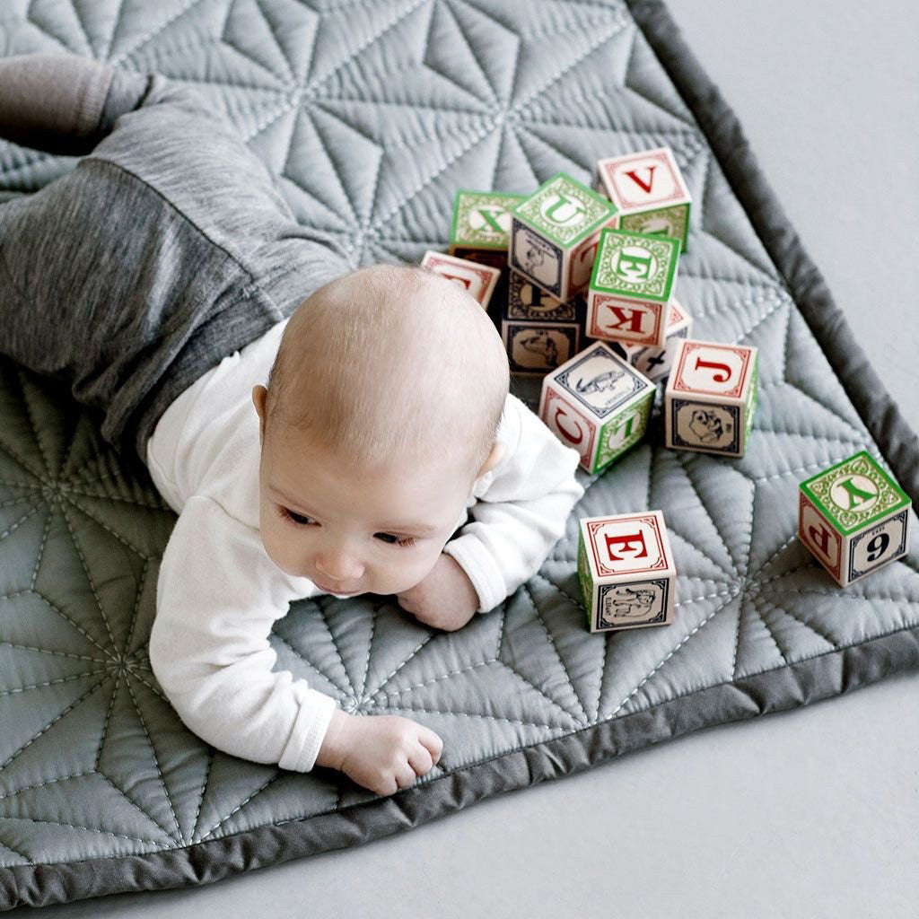 cam-cam-copenhagen-baby-quilt-signature-grey- (3)