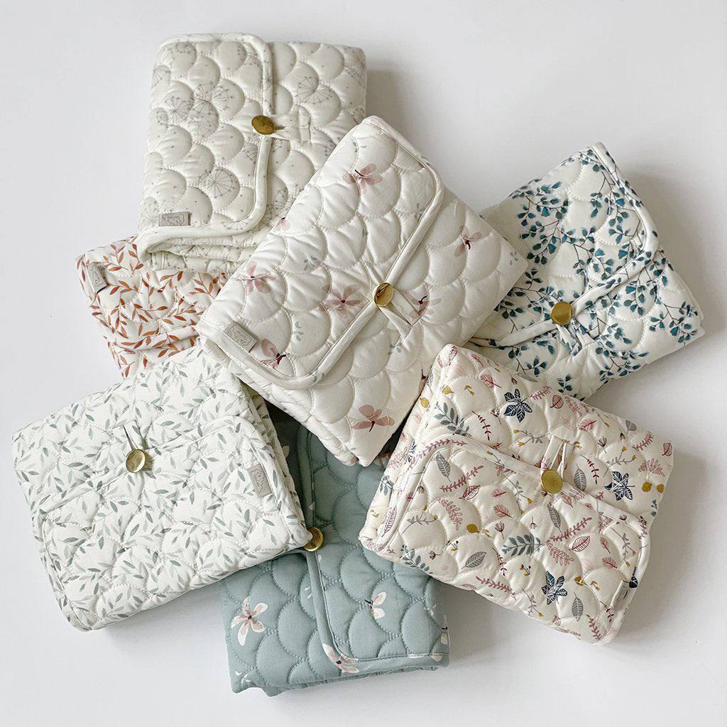 cam-cam-copenhagen-changing-mat-quilted-green-leaves- (5)