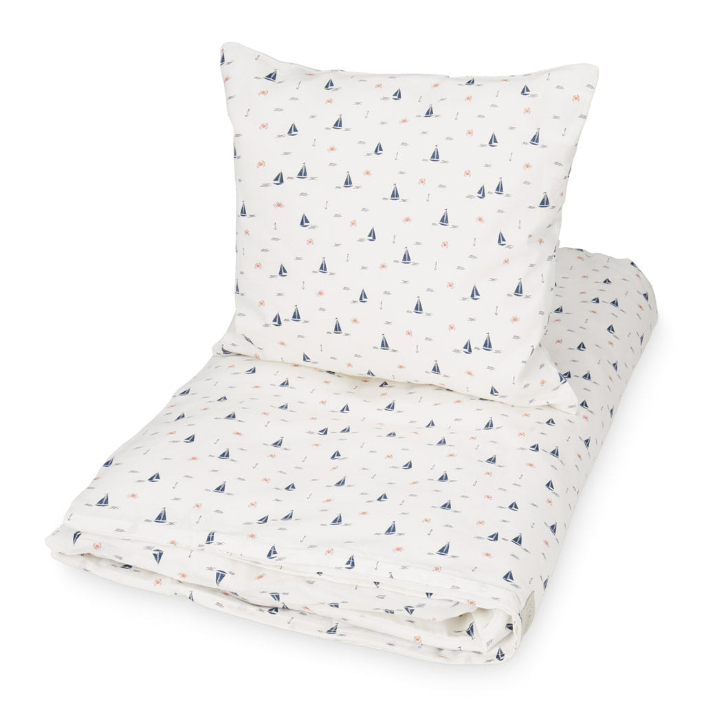 cam-cam-copenhagen-junior-bedding-100x140cm-gots-sailboats-cam-200-p77- (1)
