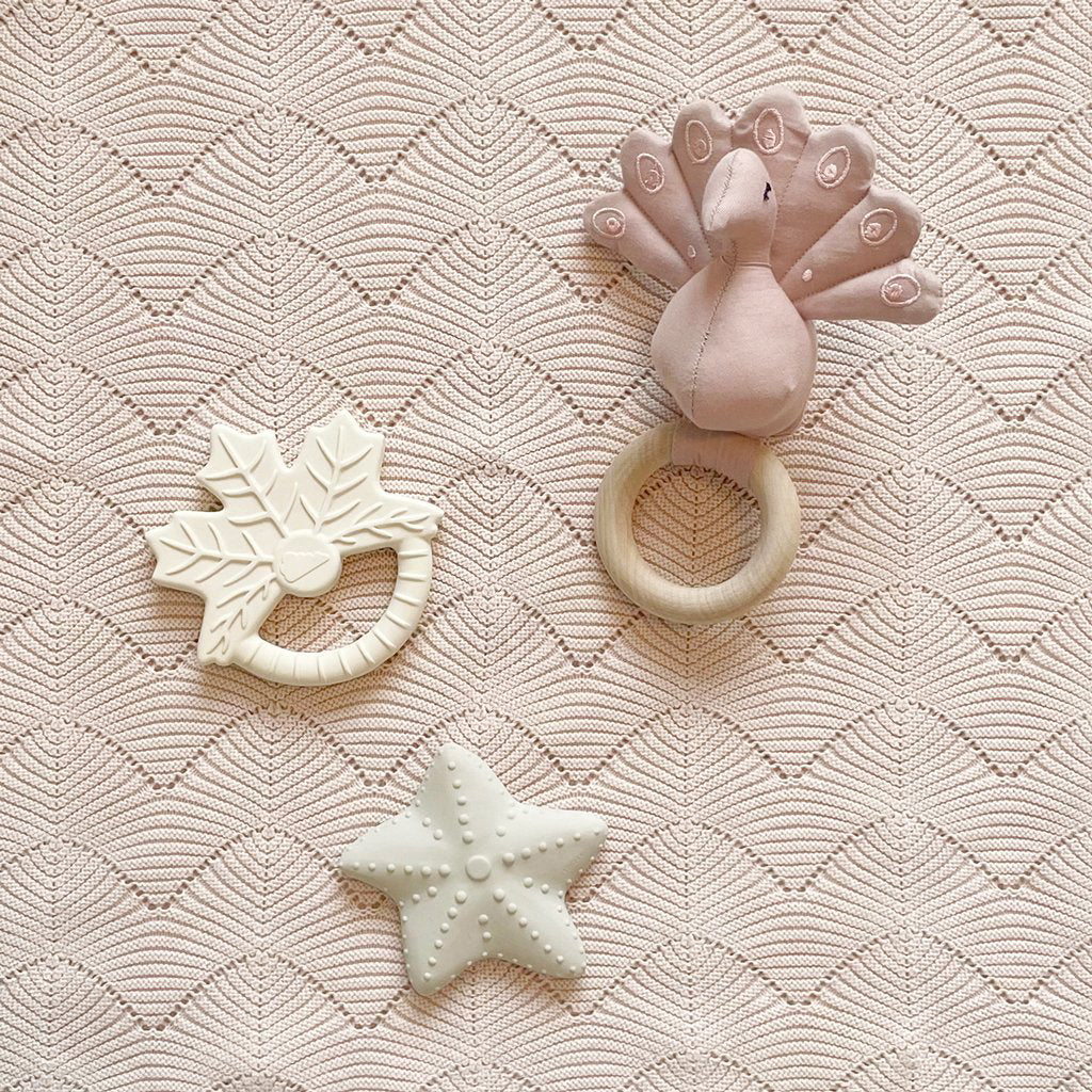 cam-cam-copenhagen-leaf-teether-natural- (4)