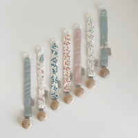 cam-cam-copenhagen-pacifier-holder-gots-pressed-leaves-rose-cam-951a-p31- (2)