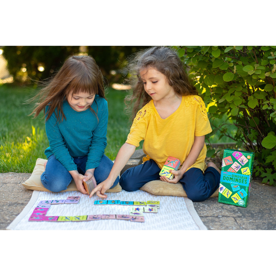 eeboo-shiny-dinosaur-dominoes-eebo-domdno- (5)