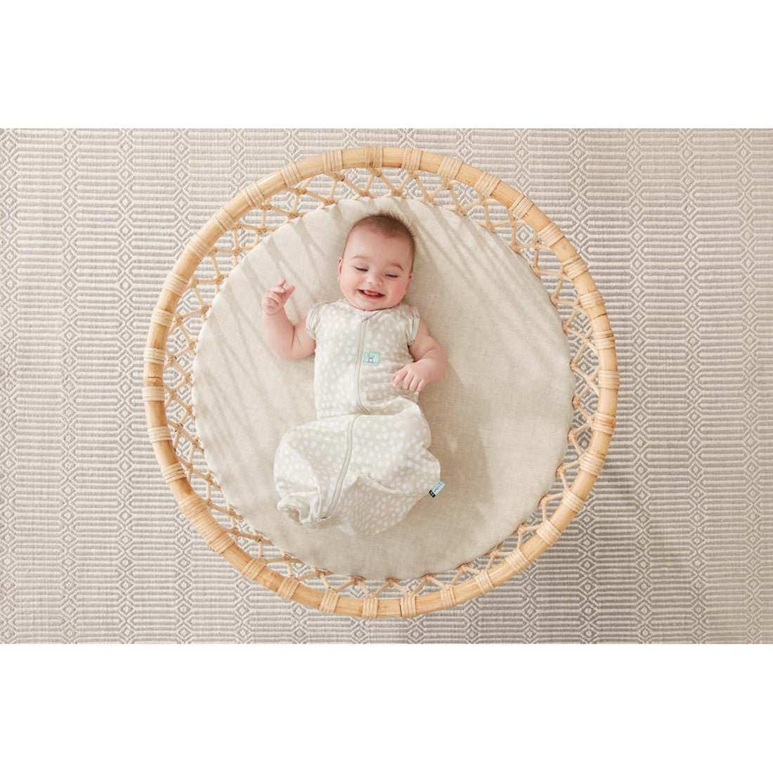 ergopouch-cocoon-swaddle-bag-1-0-tog-fawn-ergo-zepco-1-0t00-03mfa19- (2)