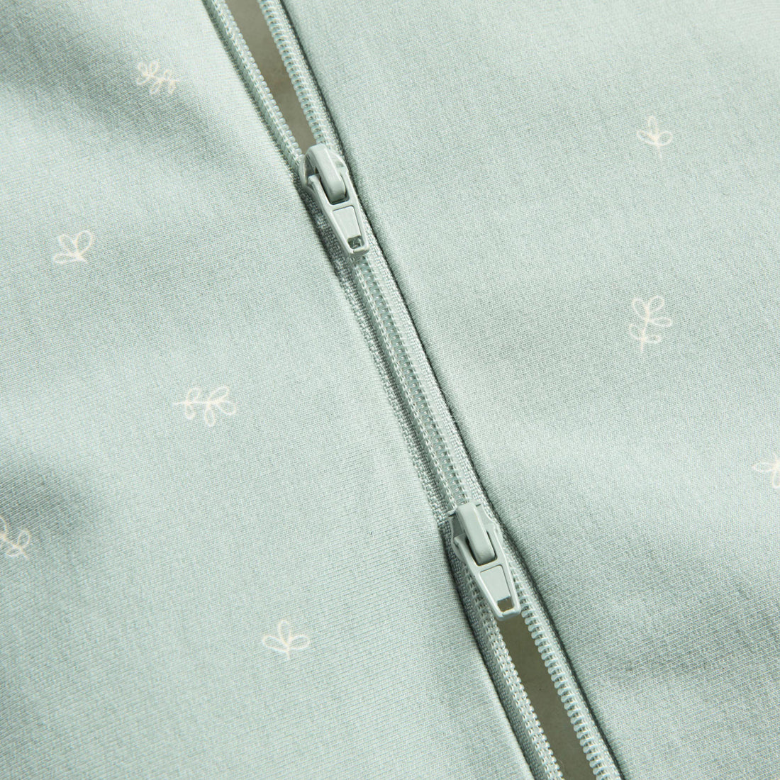 ergopouch-cocoon-swaddle-bag-1-0-tog-night-sky-ergo-zepco-1-0t03-06mns20- (3)