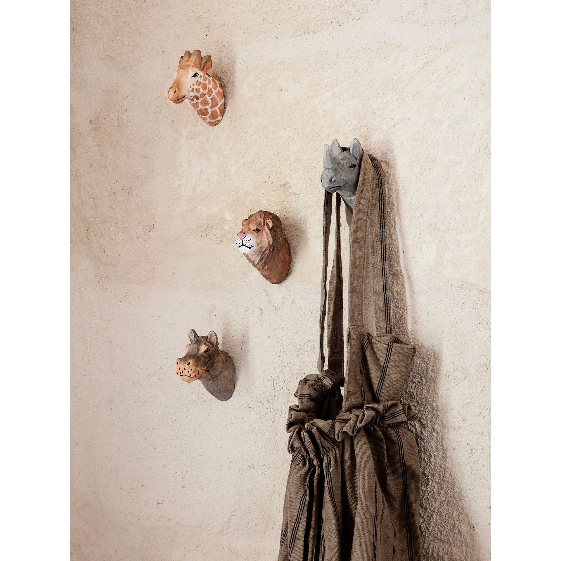 ferm-living-animal-hand-carved-hook-lion-ferm-110008715- (3)