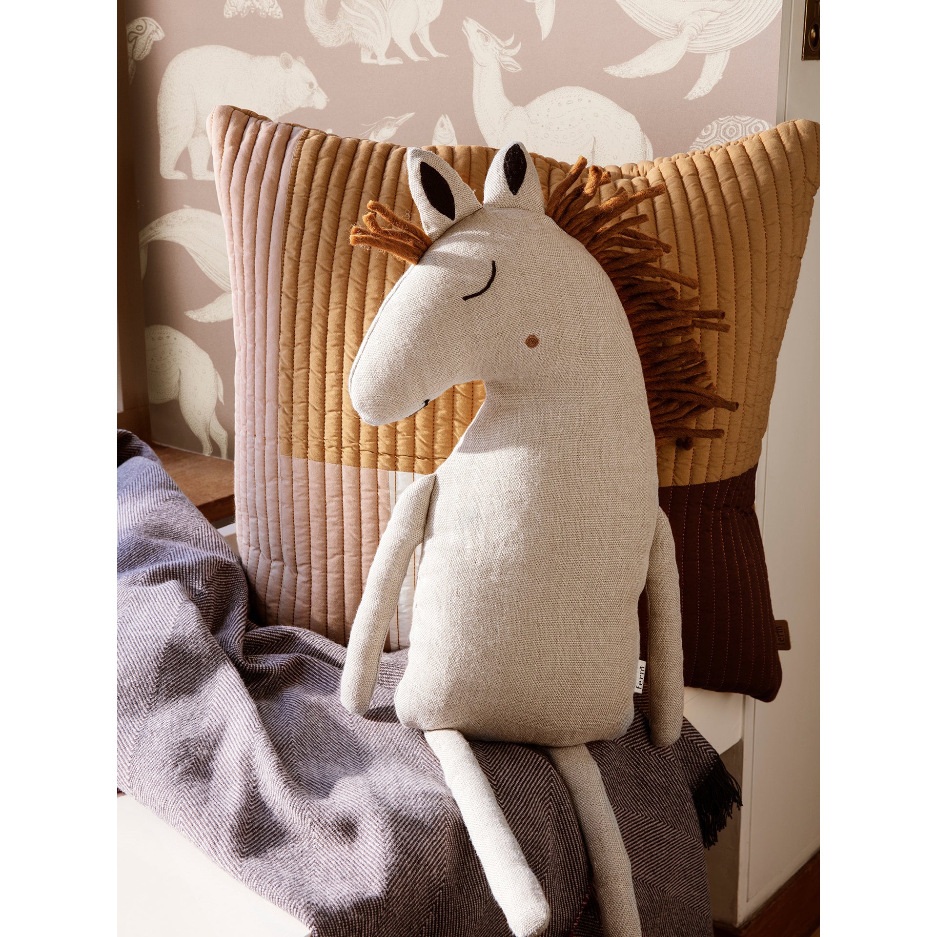 ferm-living-safari-cushion-horse-natural-ferm-100529206- (5)