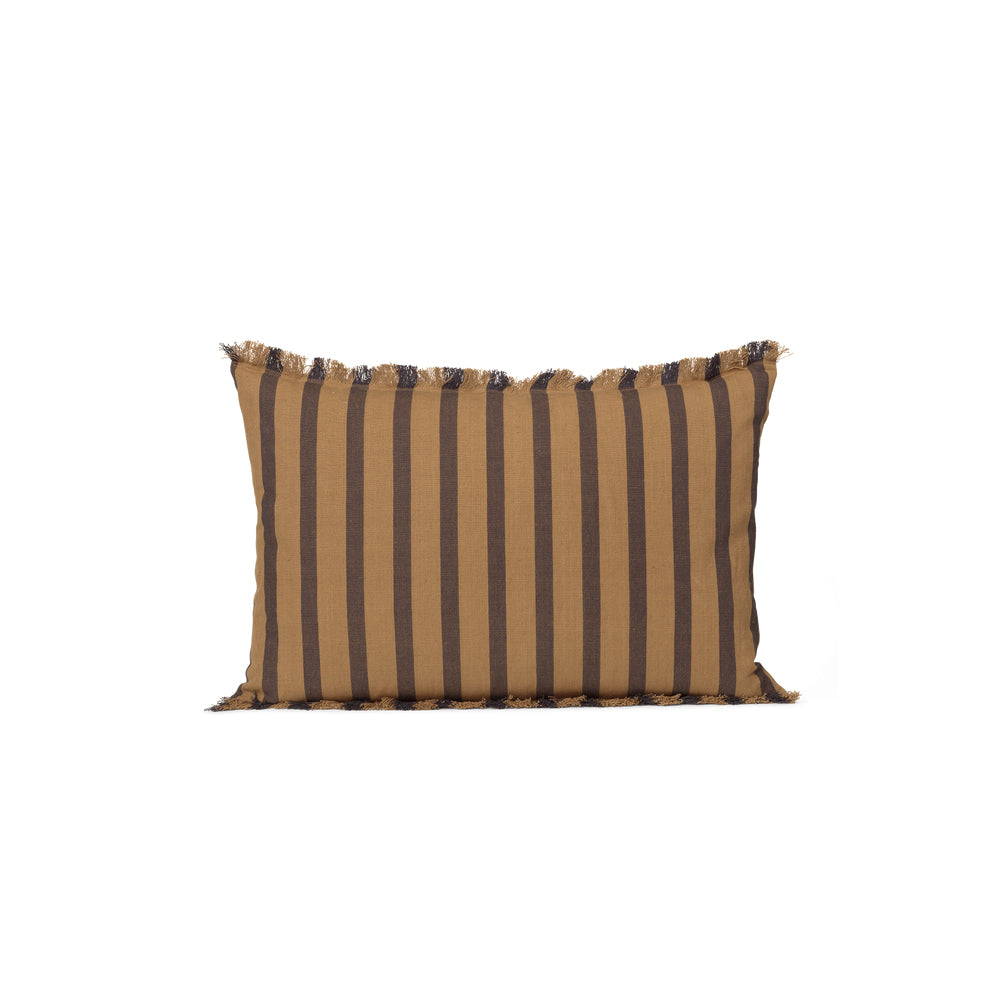 ferm-living-true-cushion-sugar-kelp-black-ferm-1102682836- (1)