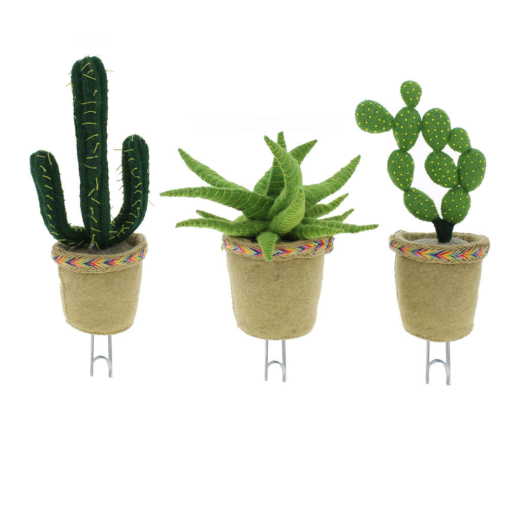 fiona-walker-england-linked-circle-cactus-hook- (2)