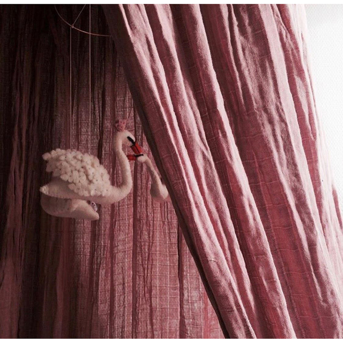 gamcha-mobile-swans-20x41cm-gcha-429- (2)