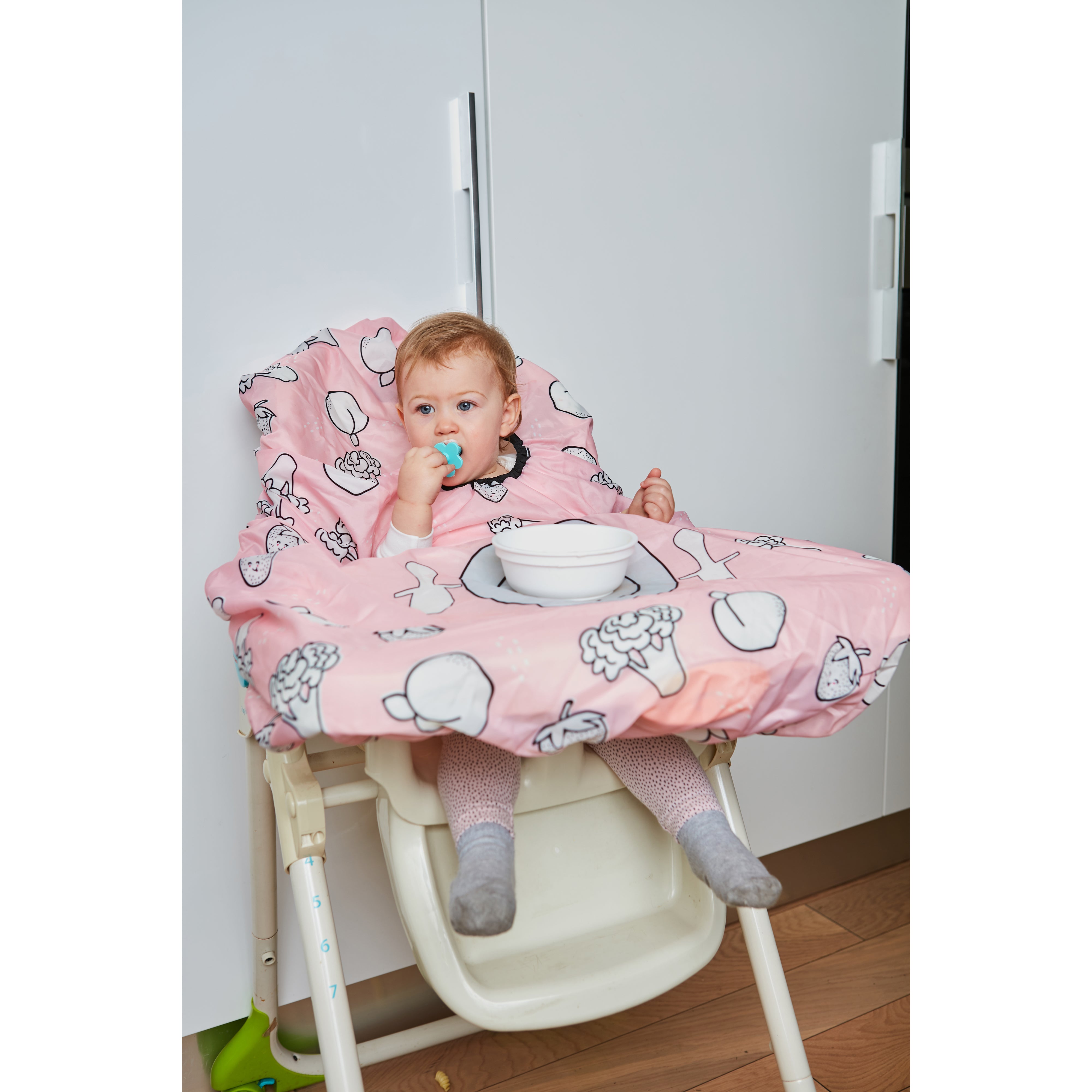 grabease-allover-bib-blush- (18)