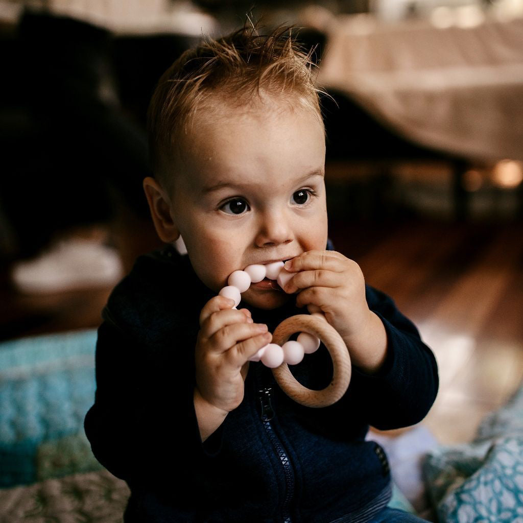 jellystone-designs-moon-baby-teether-dusty-pink- (6)