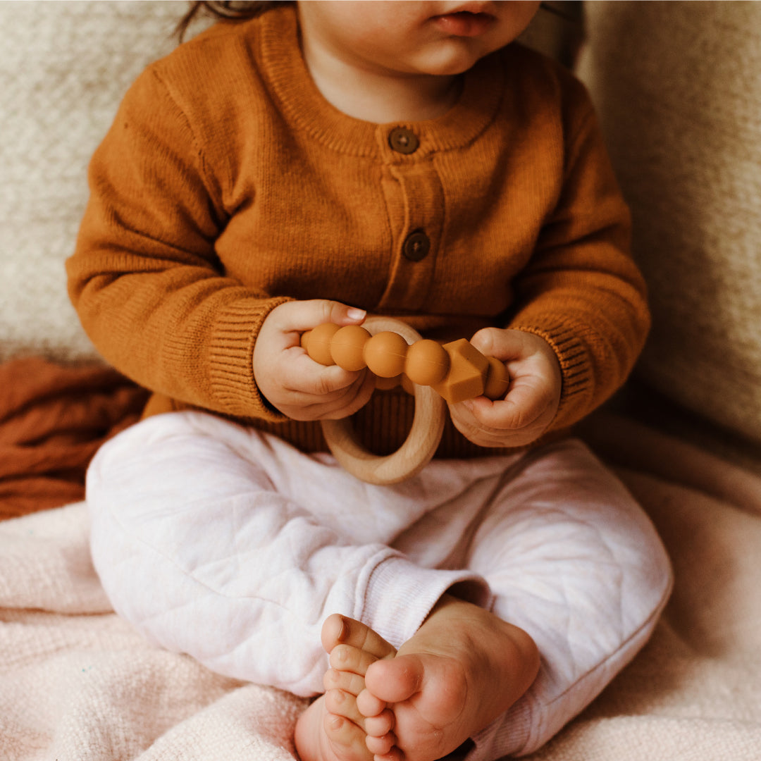 jellystone-designs-moon-baby-teether-sage- (3)