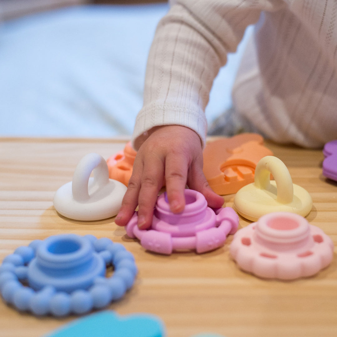 jellystone-designs-stacker-teether-&-toy-rainbow-bright- (2)