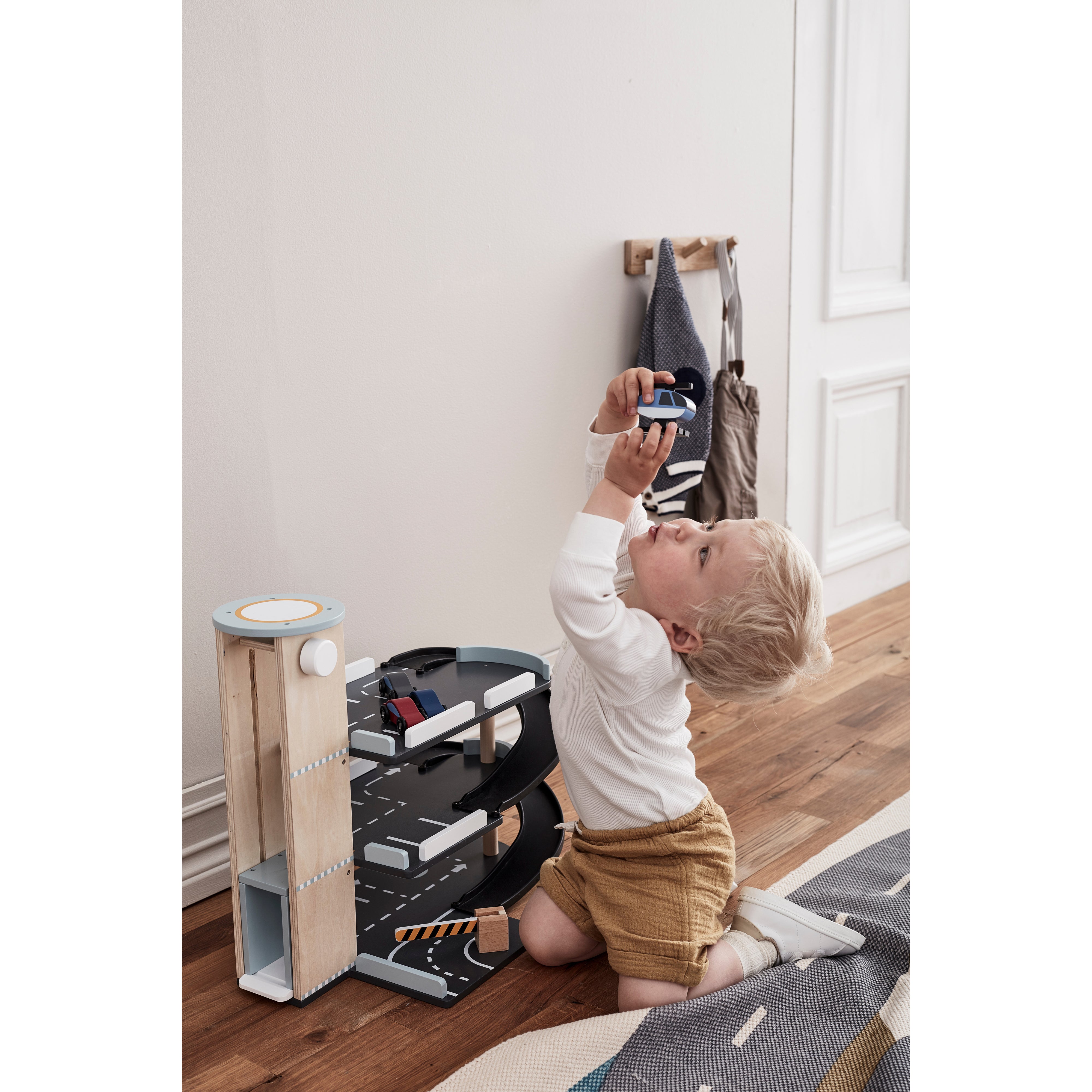 kids-concept-car-park-aiden-wooden-garage-play-set-kidc-1000308- (10)