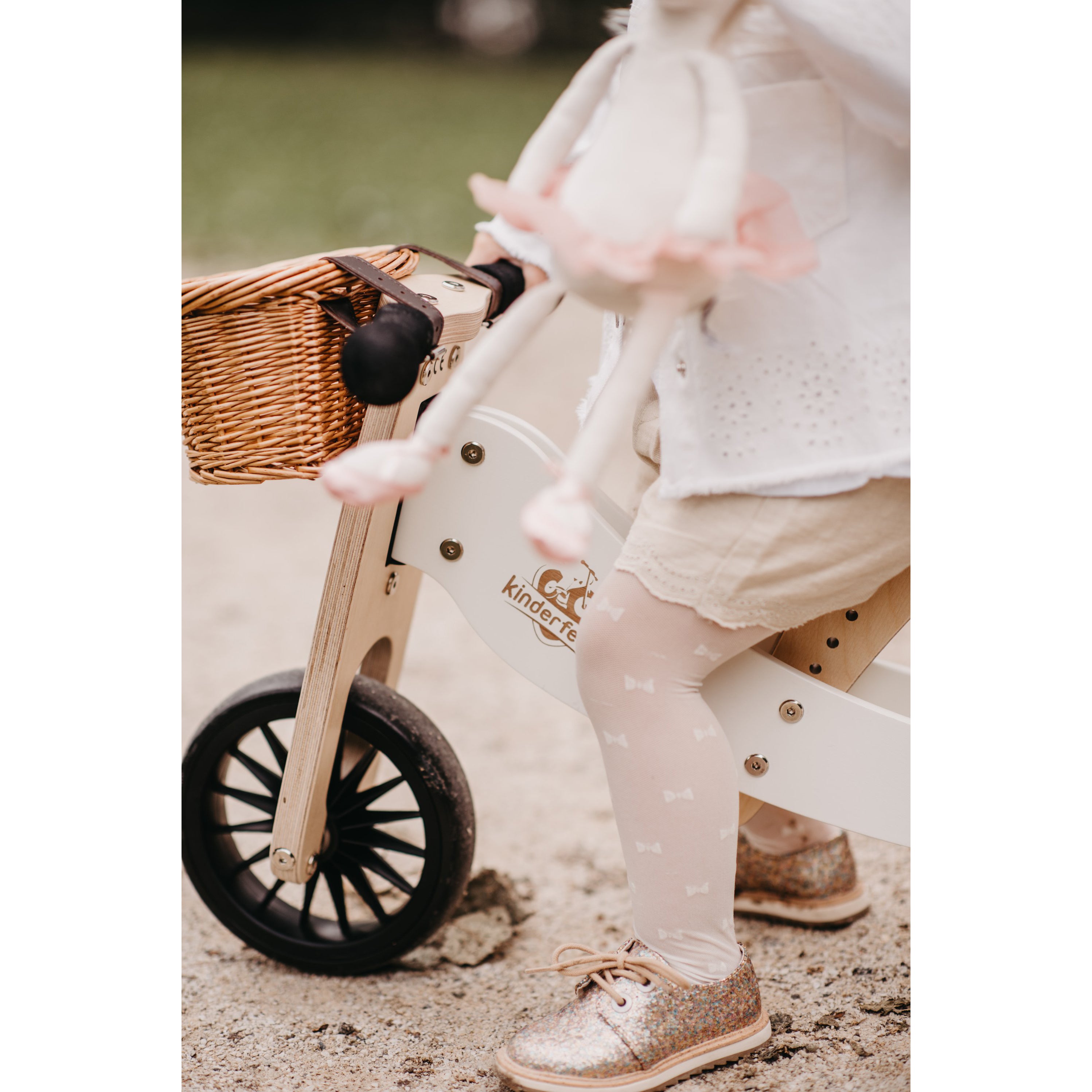 kinderfeets-2-in-1-tiny-tot-plus-tricycle-&-balance-bike-white-kinf-03601- (3)
