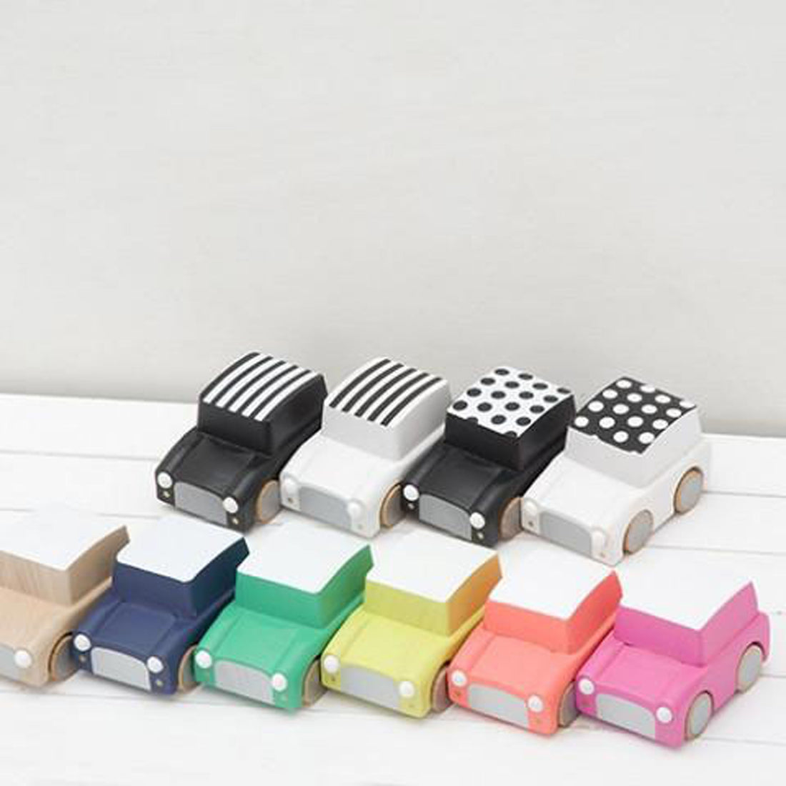 kukkia-kuruma-classic-wooden-wind-up-car-green- (3)