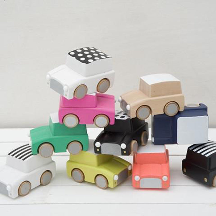 kukkia-kuruma-classic-wooden-wind-up-car-green- (4)