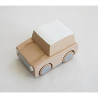 kukkia-kuruma-classic-wooden-wind-up-car-natural- (1)