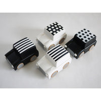 kukkia-kuruma-classic-wooden-wind-up-car-stripes-whites- (3)