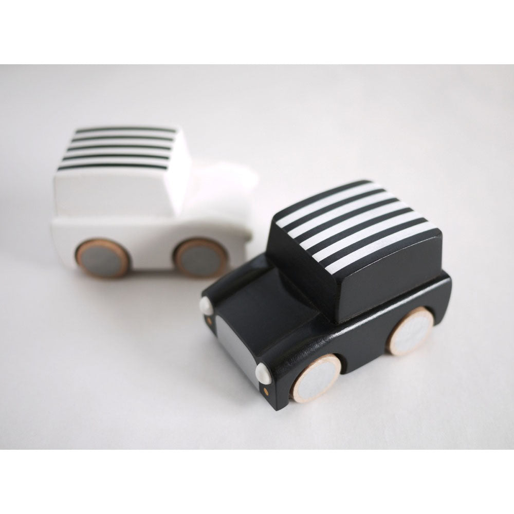 kukkia-kuruma-classic-wooden-wind-up-car-stripes-whites- (5)