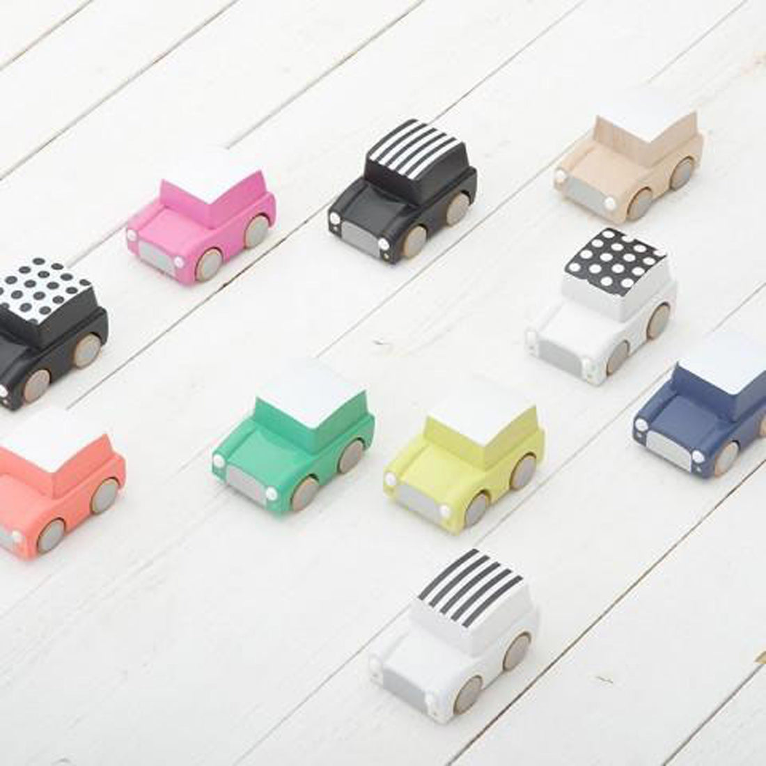 kukkia-kuruma-classic-wooden-wind-up-car-yellow- (6)