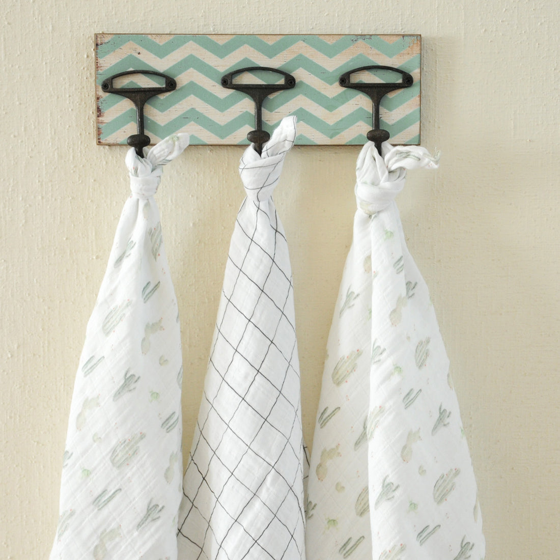 little-crevette-set-of-3-swaddles-cactus- (2)