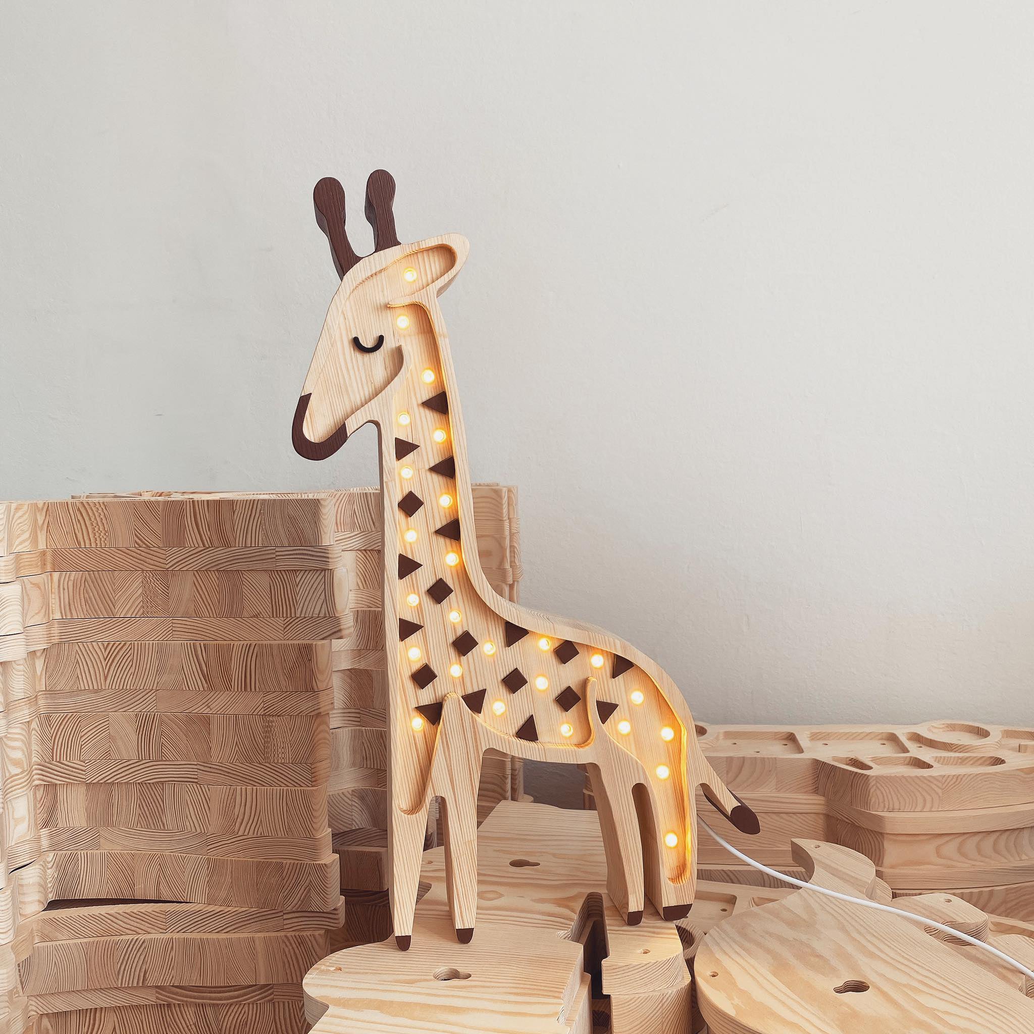 little-lights-giraffe-lamp-serengeti-wood-litl-ll053-000-