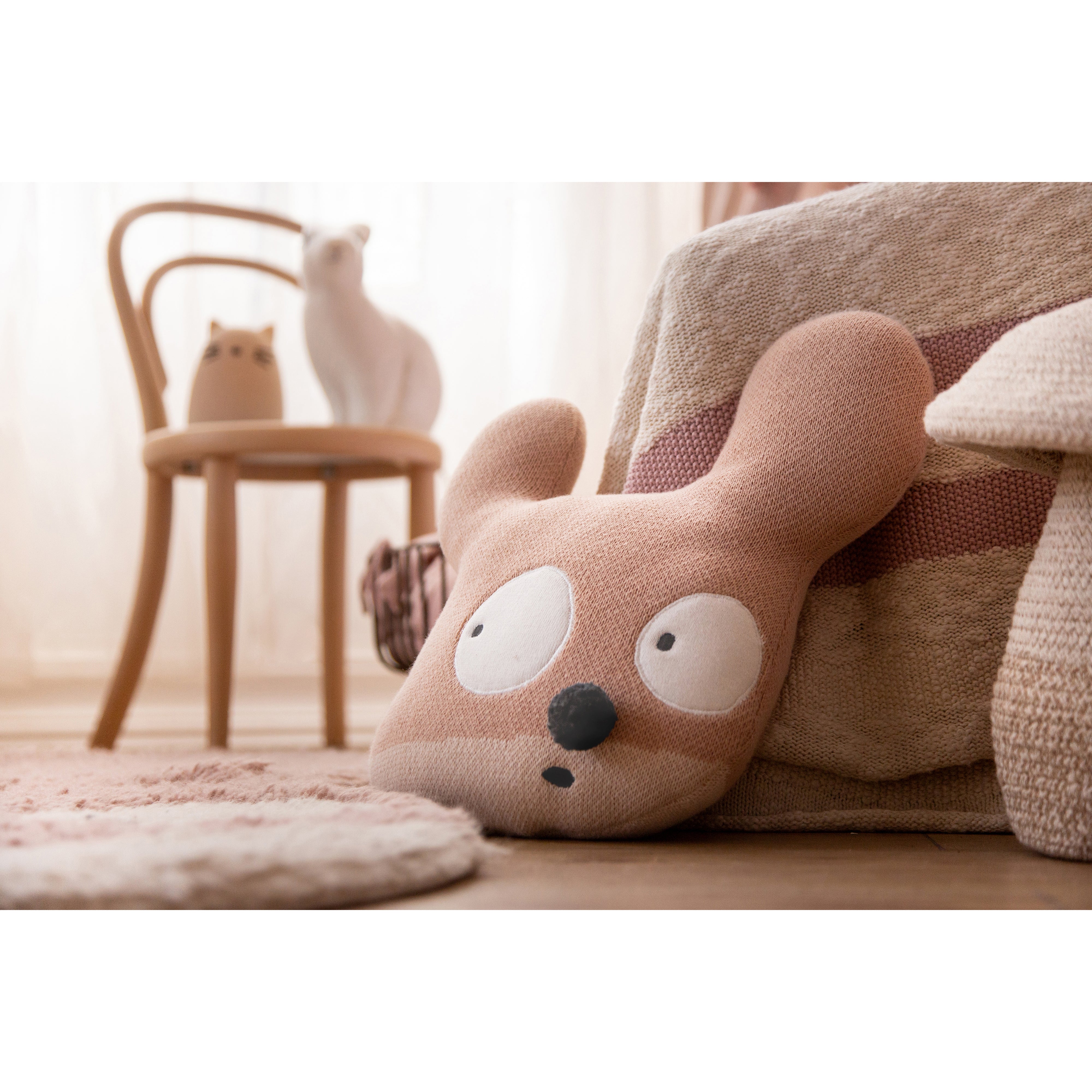 lorena-canals-miss-mighty-mouse-machine-washable-knitted-cushion- (6)