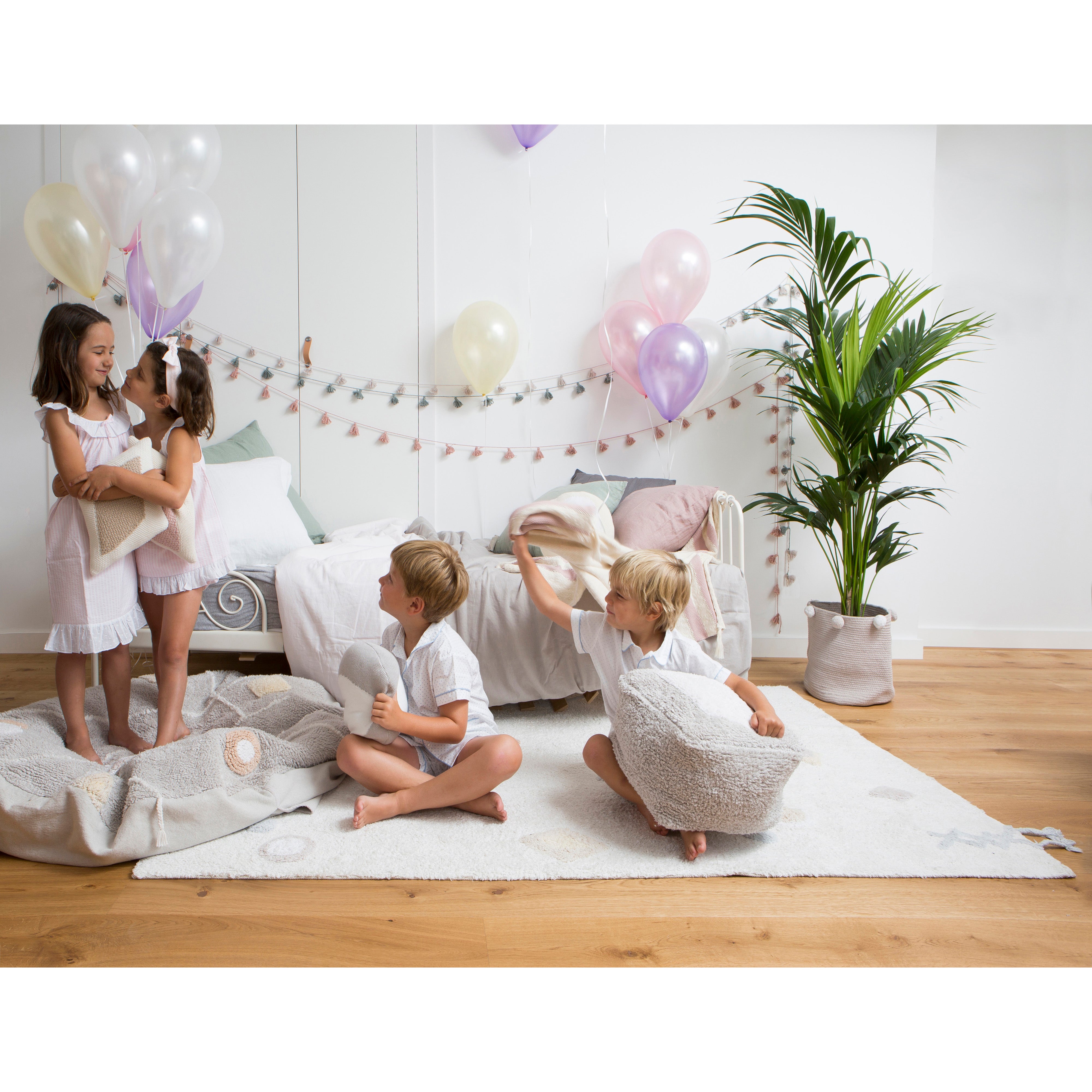 lorena-canals-pyjama-party-sleepover-lou-machine-washable-rug-&-pouffe- (24)