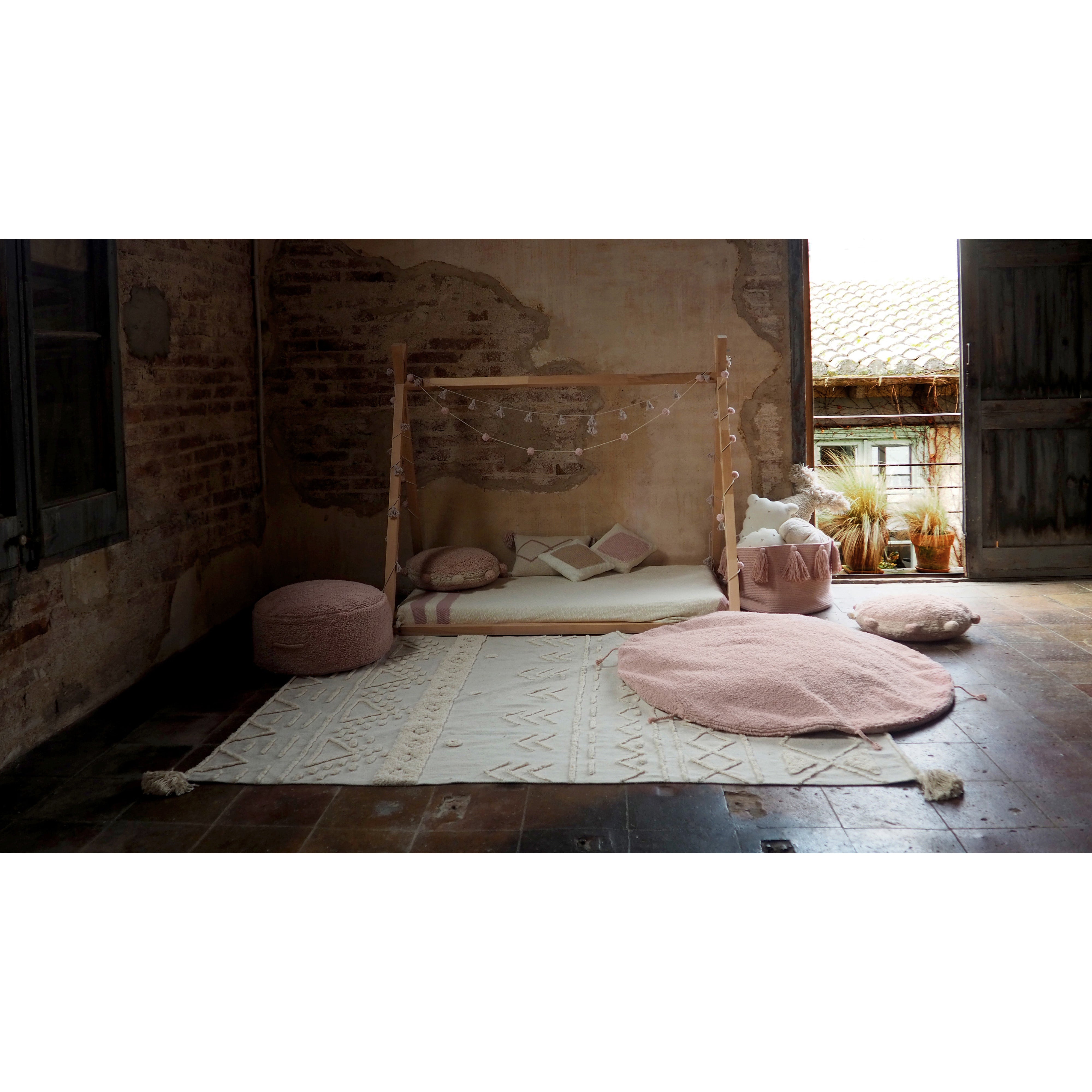 lorena-canals-re-edition-pyjama-party-sleepover-lou-vintage-nude-machine-washable-rug-&-pouffe- (9)