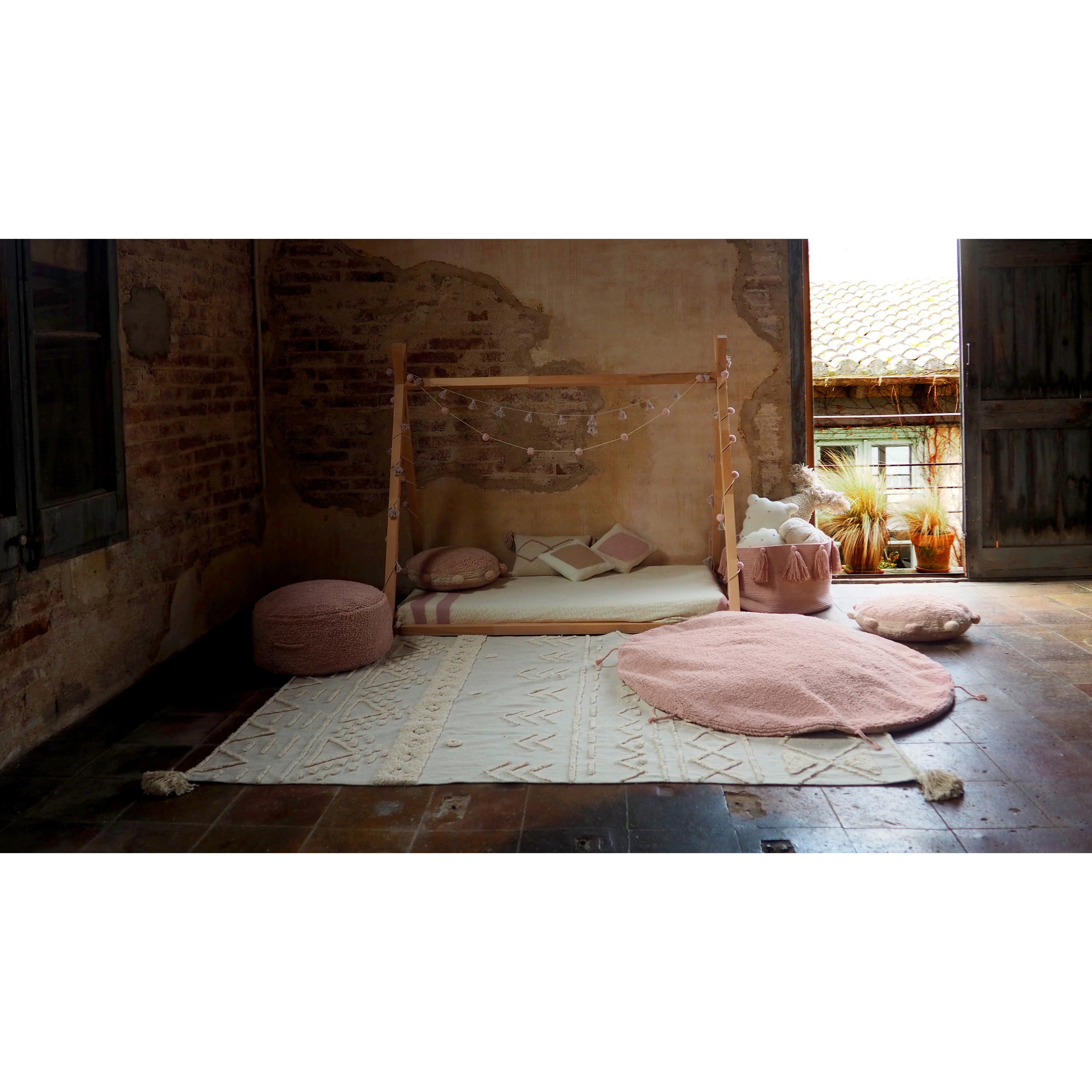 lorena-canals-re-edition-pyjama-party-sleepover-lou-vintage-nude-machine-washable-rug-&-pouffe- (10)