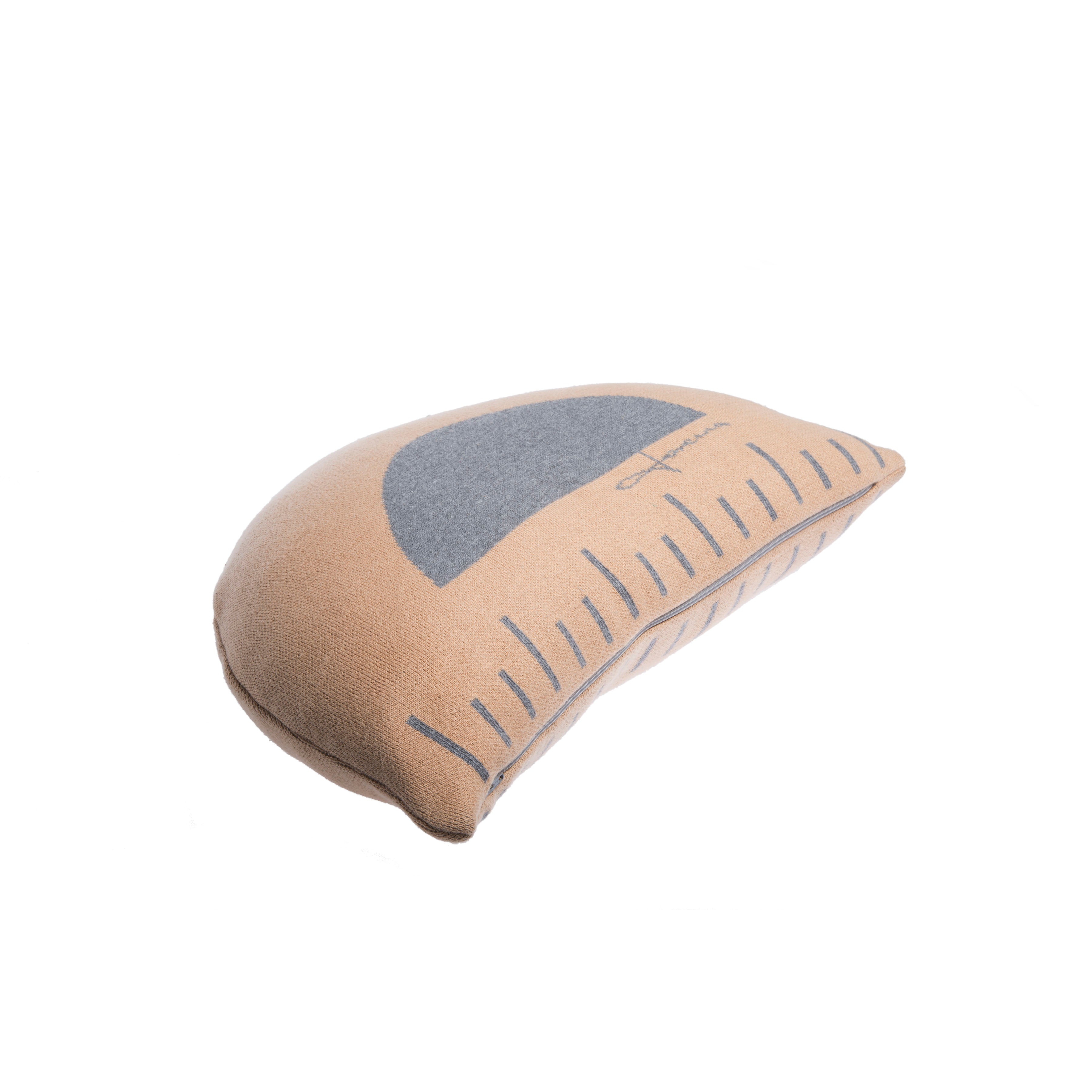 lorena-canals-ruler-machine-washable-knitted-cushion- (2)