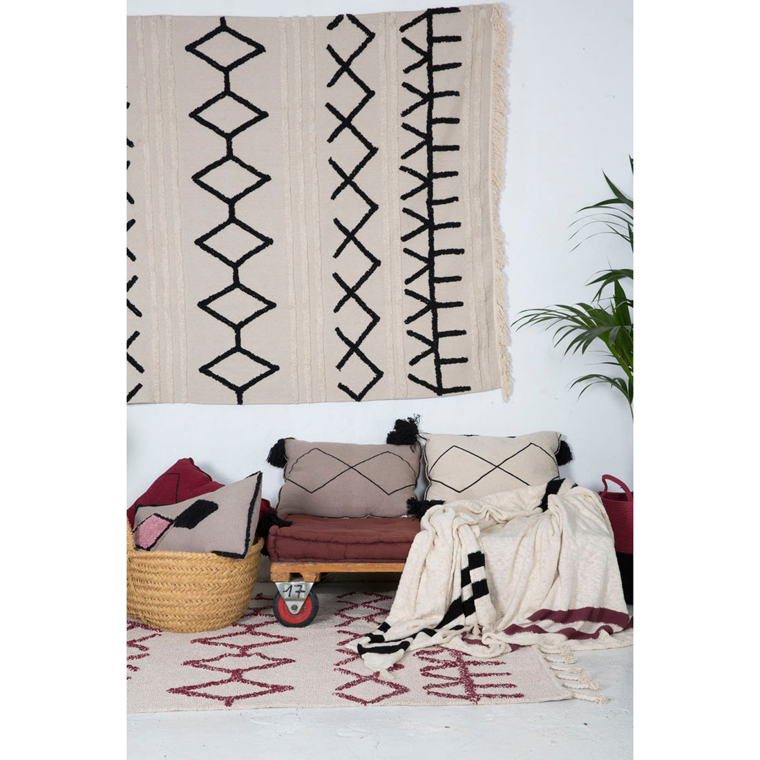 lorena-canals-stripes-natural-black-knitted-blanket- (8)