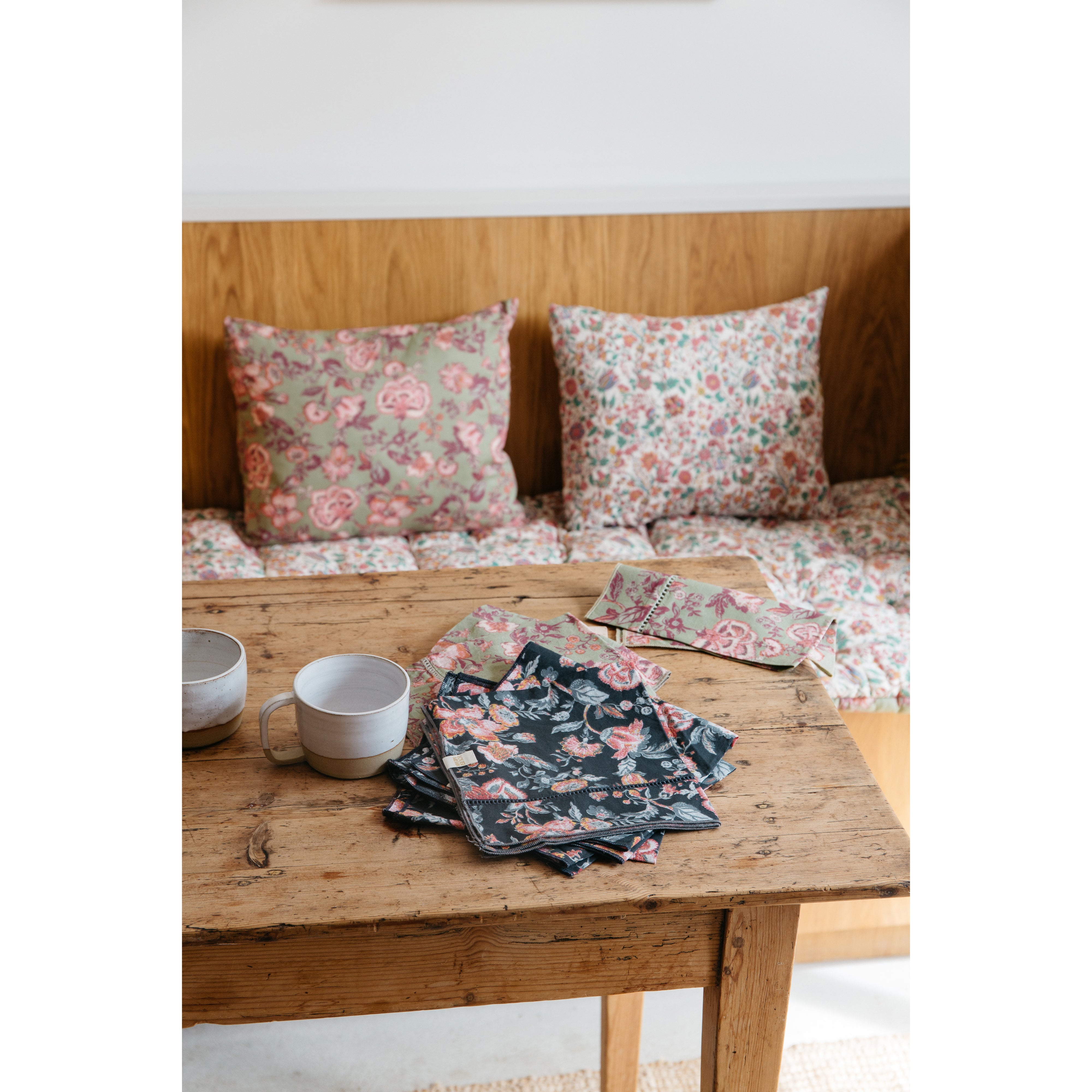 louise-misha-table-napkin-carlotta-charcoal-tpical-loon-mish-w22t0424-khaki-os- (13)