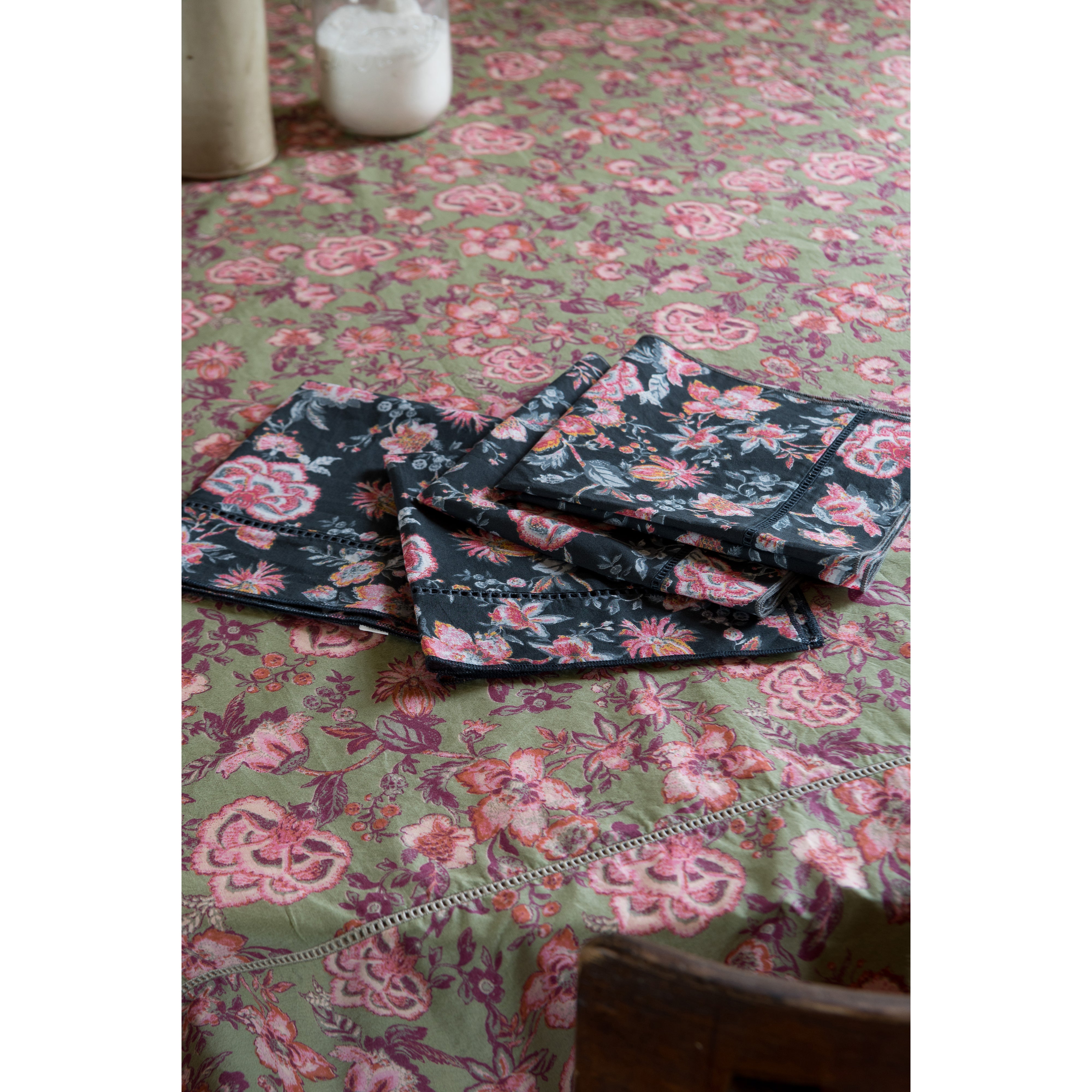 louise-misha-table-napkin-carlotta-charcoal-tpical-loon-mish-w22t0424-khaki-os- (3)