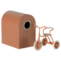 maileg-abri-a-tricycle-mouse-coral-mail-11310401
