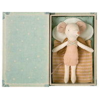 maileg-angel-stories-big-sister-mouse-in-book- (2)