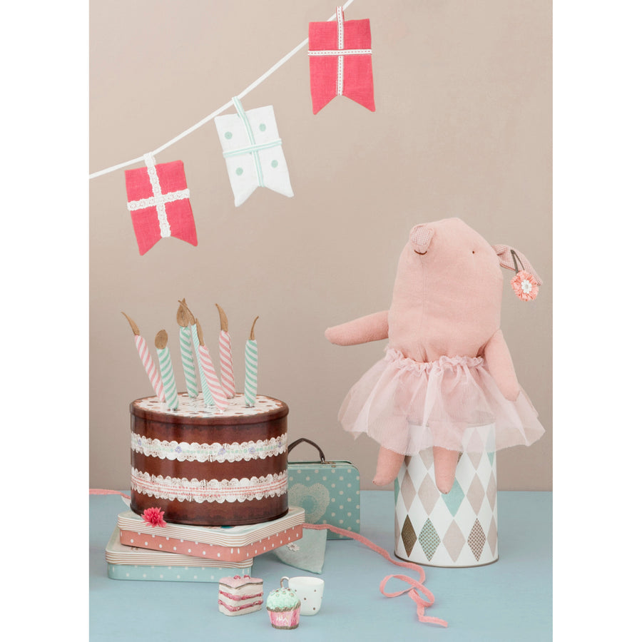 maileg-birthday-pig-in-cake-box-with-candles- (2)