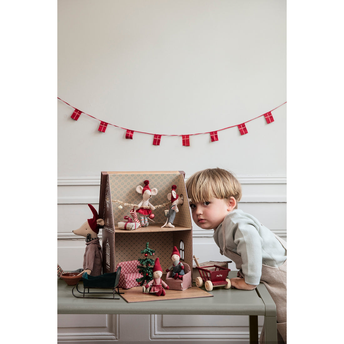 maileg-chair-mouse-red-mail-11140801- (3)