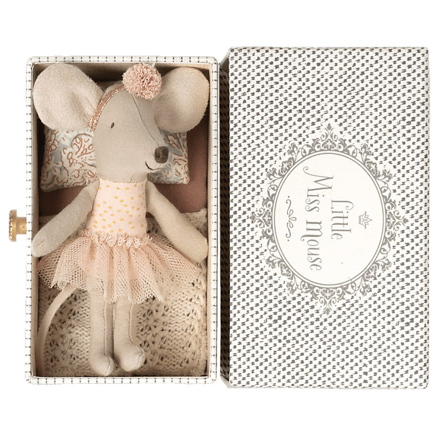 maileg-dance-mouse-in-daybed-little-sister-mail-16172901- (1)