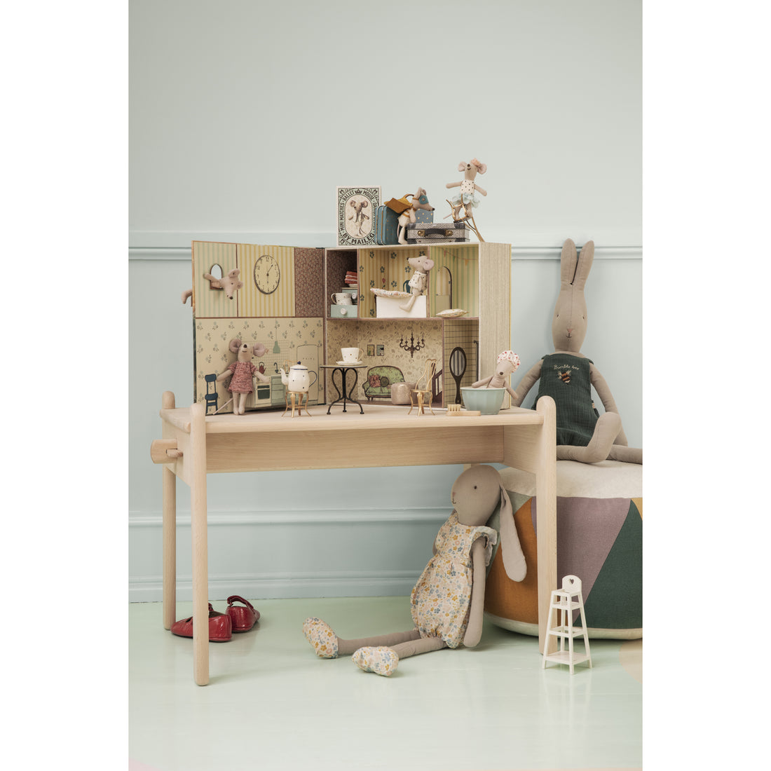 maileg-dining-table-set-with-2-chairs- (5)