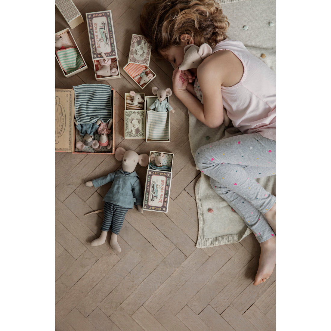 maileg-little-sister-mouse-in-box- (3)