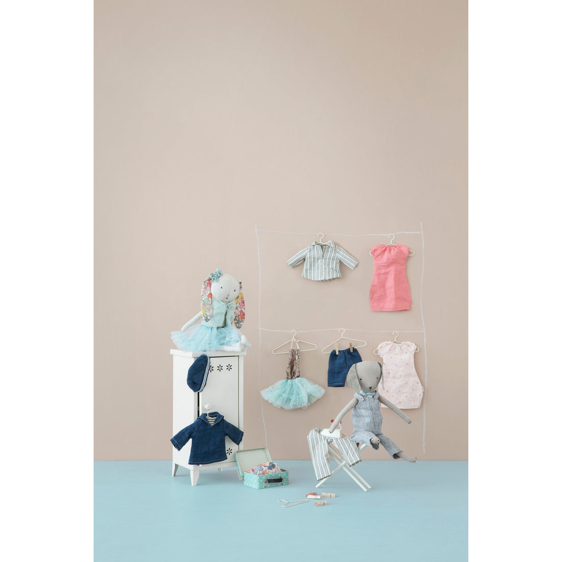 maileg-locker-with-3-hangers-green- (4)
