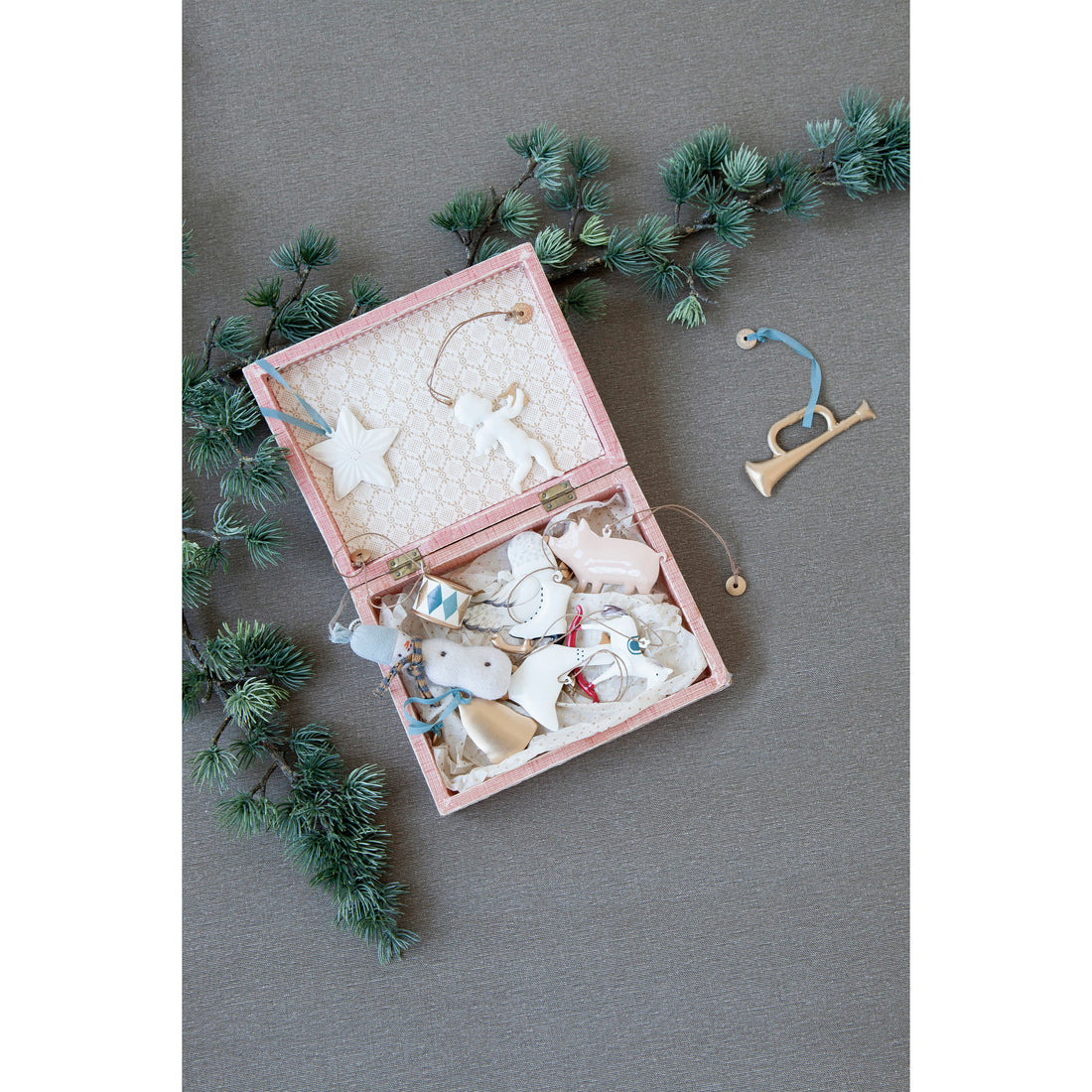 maileg-metal-bunnies-ornament-set-of-5- (7)