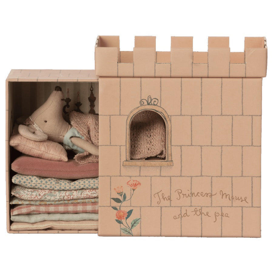 maileg-princess-and-the-pea-big-sister-mouse-mail-16173501- (5)